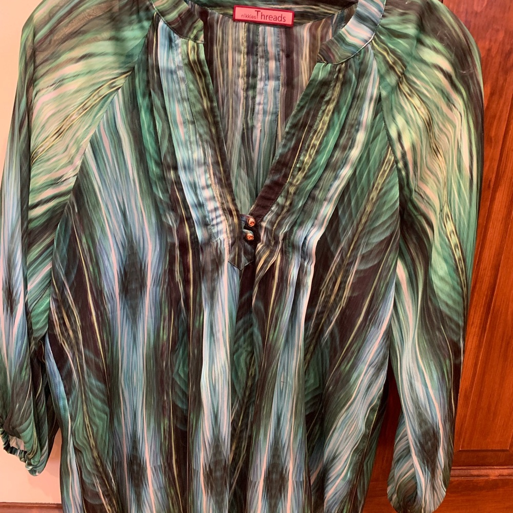 Lovely multicolored blouse.